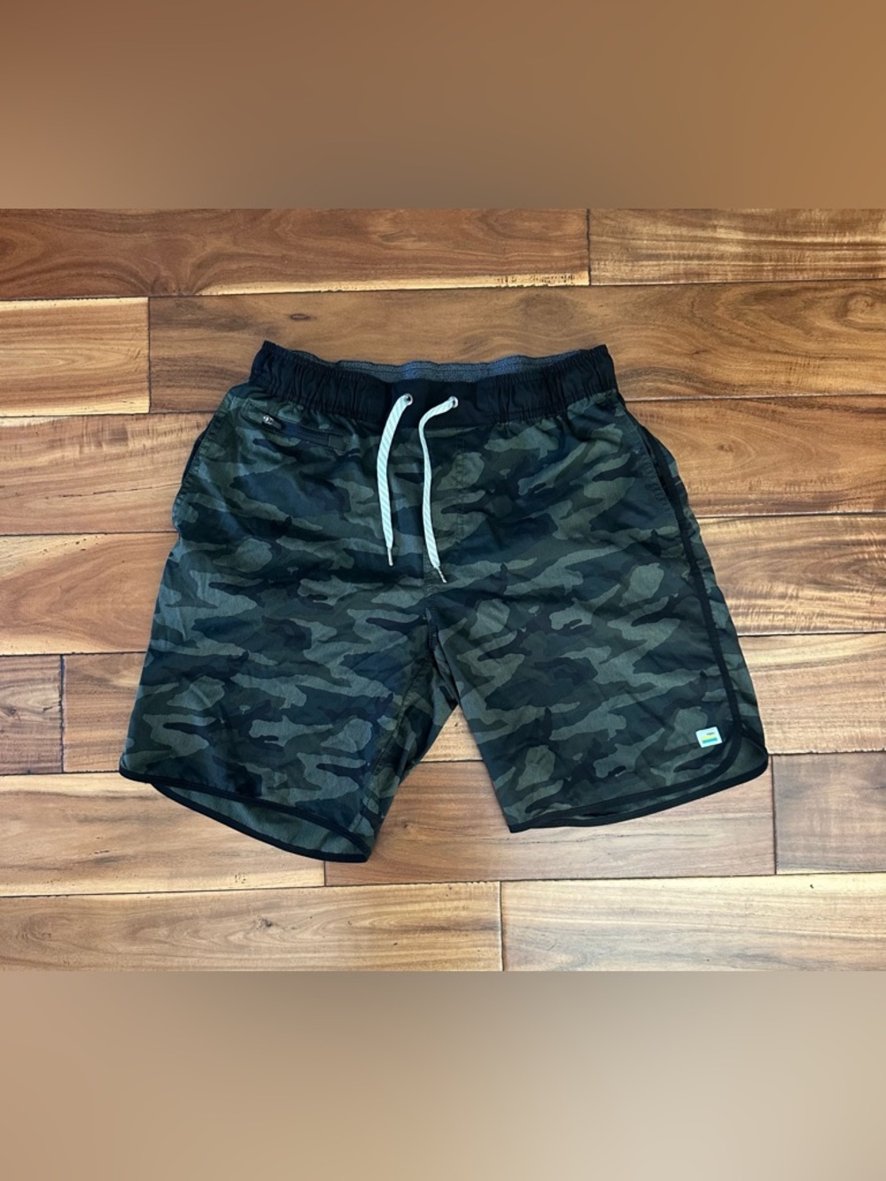 Vuori Banks Shorts Men’s Medium Camo Performance Athletic